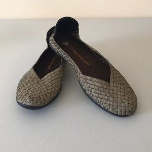 Bernie Mev. Woven Metallic Shoe